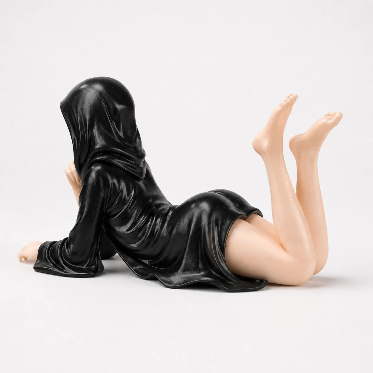 The Fallen faceless hooded figurine – gothic shelf decor matte black resin – back view – PrintableArtForge