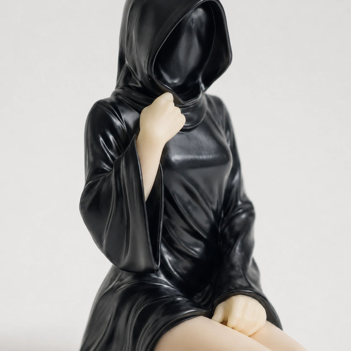 The Keeper sitting faceless hooded figurine – gothic shelf decor matte black resin – detail close-up – PrintableArtForge