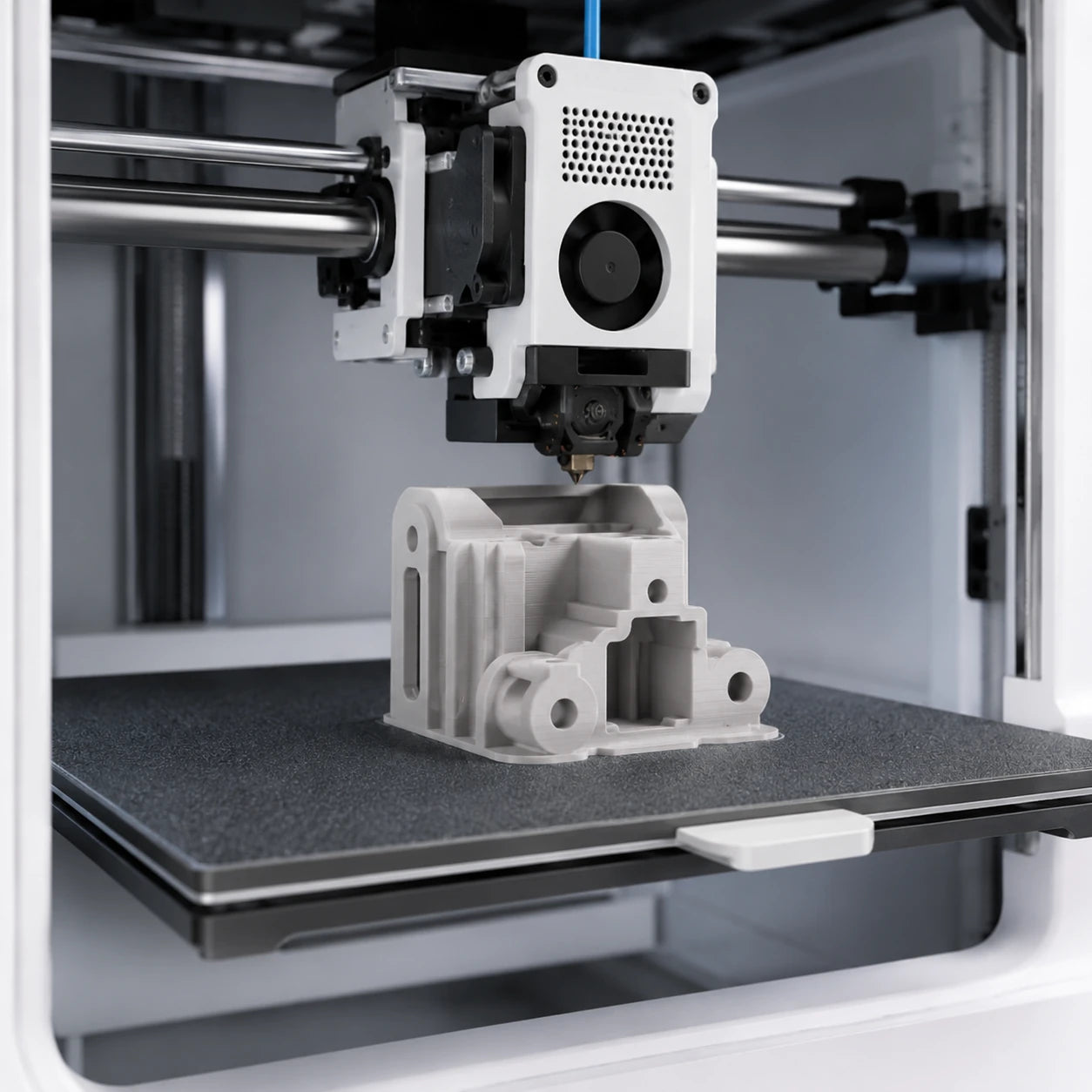 FDM 3D printer in operation – PrintableArtForge B2B 3D printing